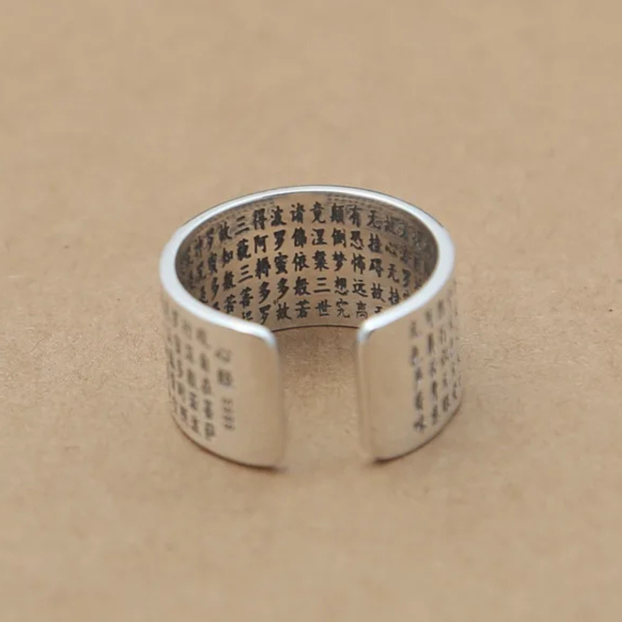 Artisan d'Asie Bagues Bague ajustable gravée sutra du coeur en argent 990