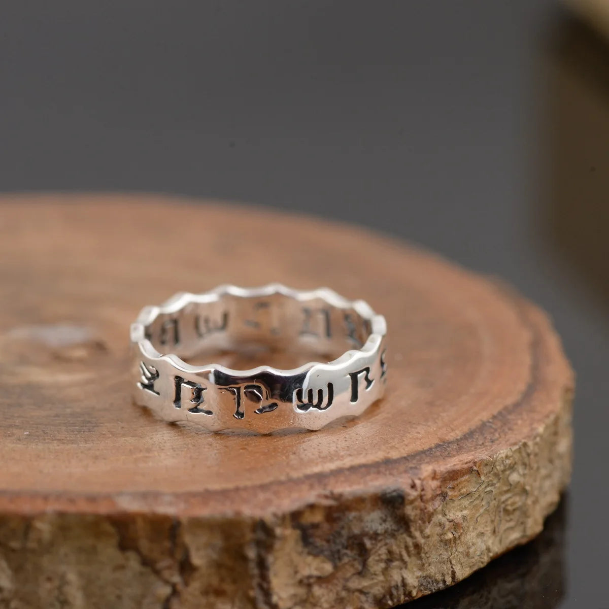 Artisan d'Asie Bagues Bague gravée mantra Om Mani Padme Hum en argent 925