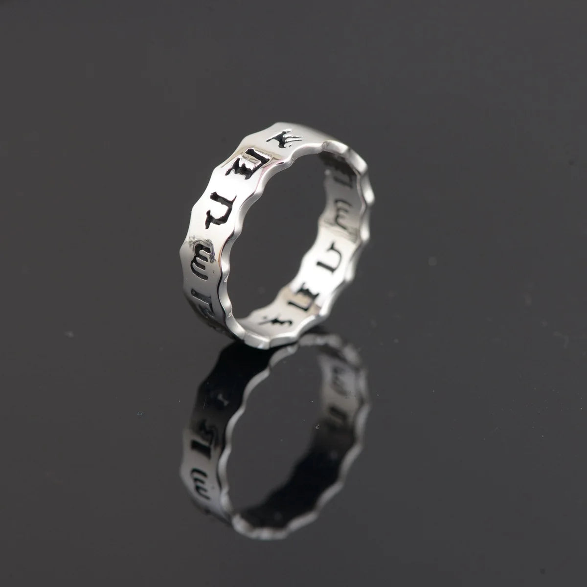 Artisan d'Asie Bagues Bague gravée mantra Om Mani Padme Hum en argent 925