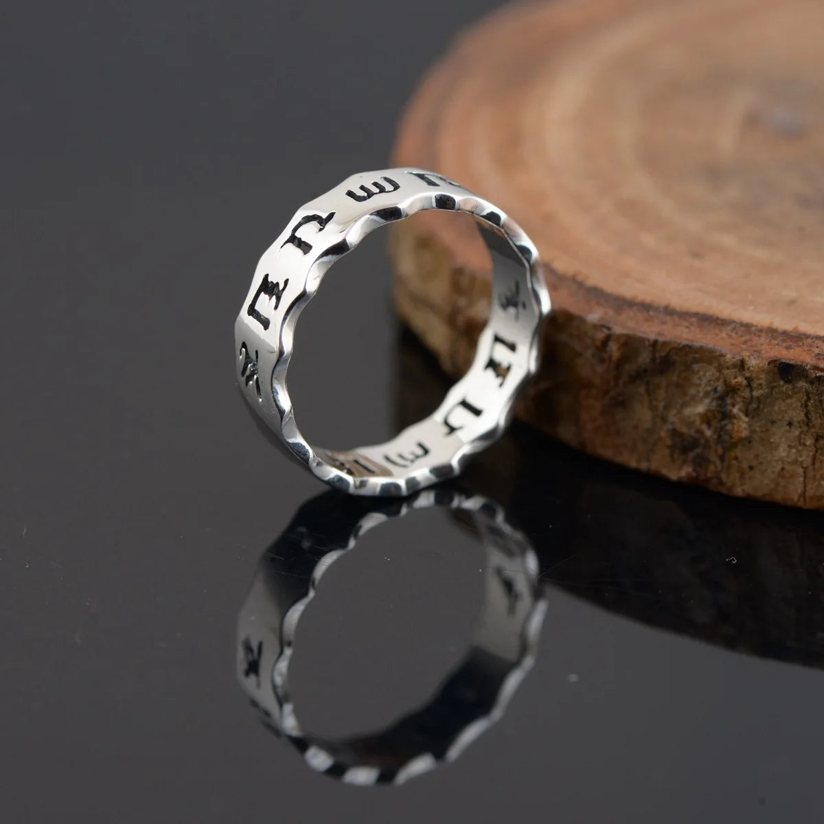 Artisan d'Asie Bagues Bague gravée mantra Om Mani Padme Hum en argent 925