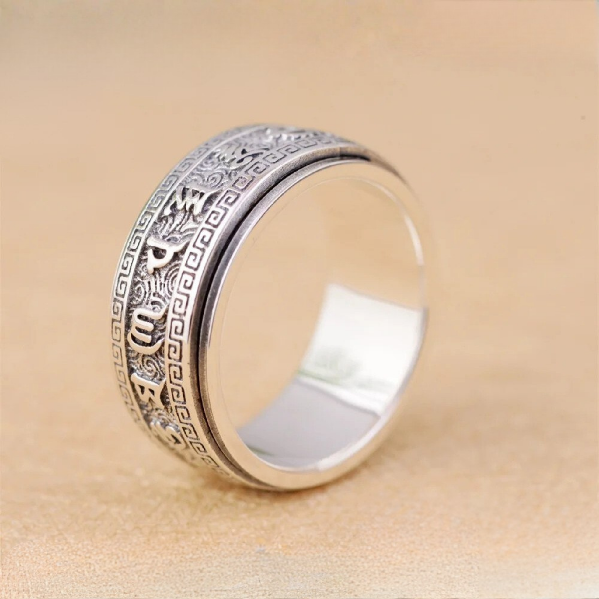 Artisan d'Asie Bagues Bague mantra Om Mani Padme Hum en argent S925