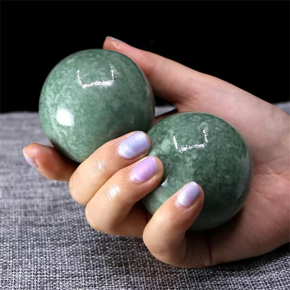 Artisan d'Asie Boules Qi-Gong Sphères d’Harmonie en Jade du Mont Lushan - Vert Foncé – Pierre naturelle aux vertus apaisantes, idéale pour cultiver calme, équilibre et sérénité au quotidien Sphères d’Harmonie en Jade et Agate Boules de Qi Gong - Boules de santé chinoises