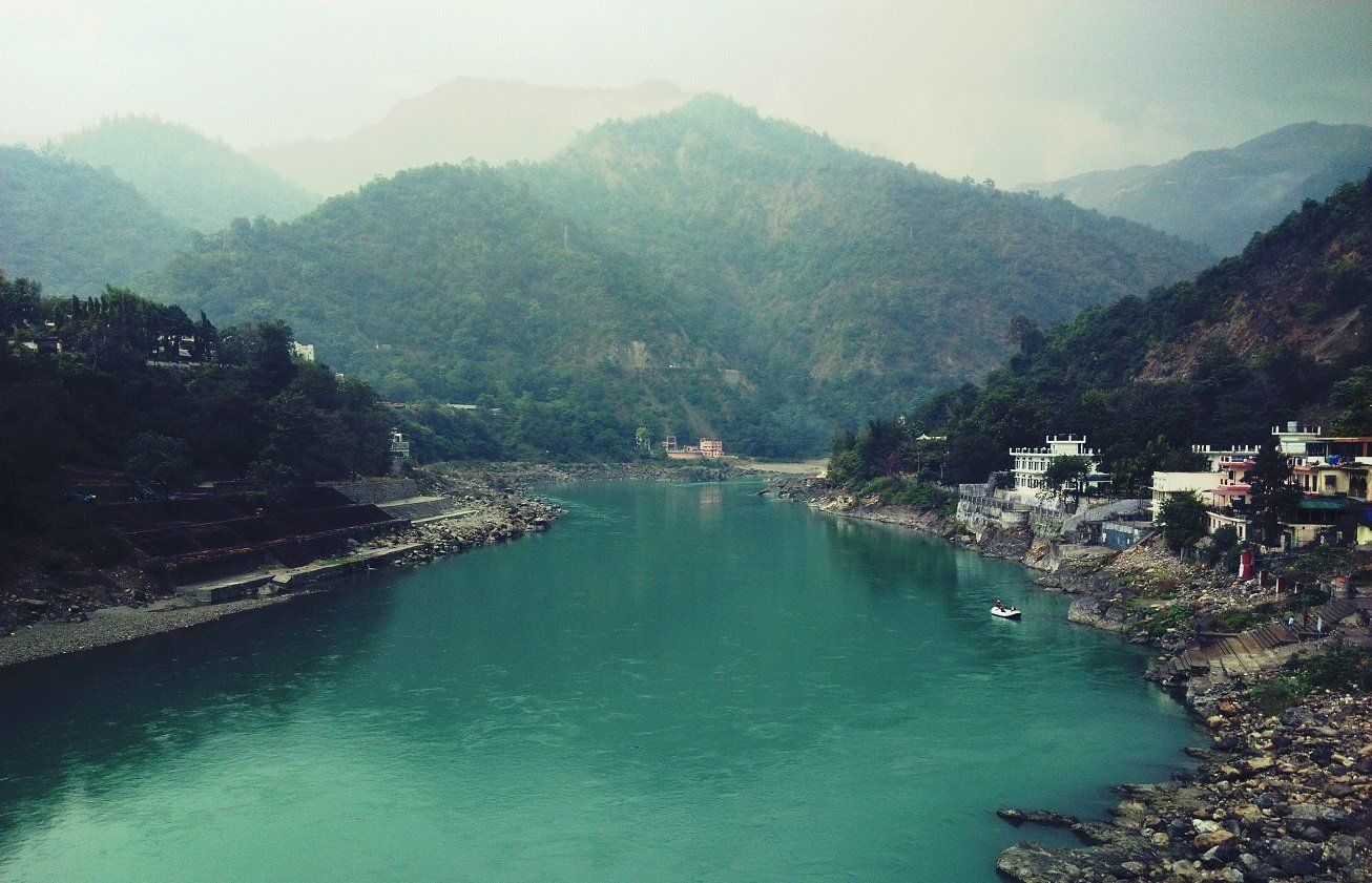 Best Ashrams in Rishikesh - The GO-TO Destination For Yoga and Meditation