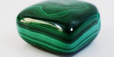 Qu'est-ce que la Malachite ? Comment la reconnaître, l'utiliser et la nettoyer ?