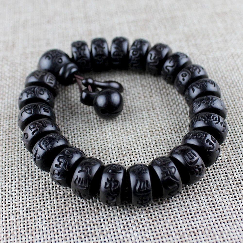 Artisan d'Asie Bracelets Malas Bracelet mala en bois de pêcher gravé du mantra Om Mani Padme Hum