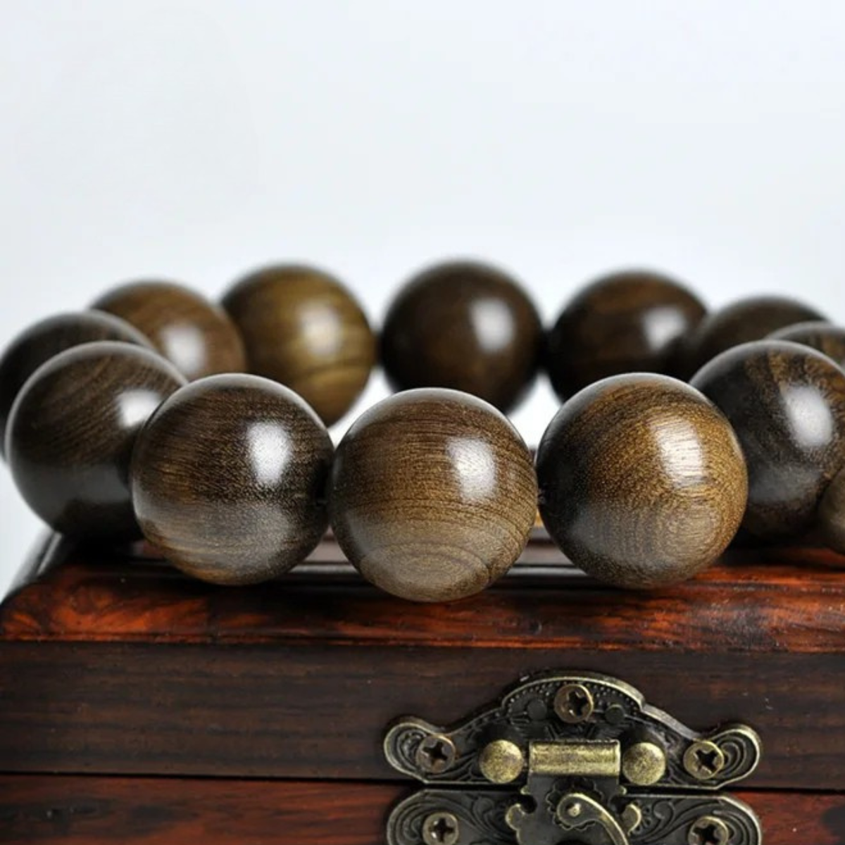 Artisan d'Asie Bracelets Malas Bracelet mala en bois de phoebe zhennan