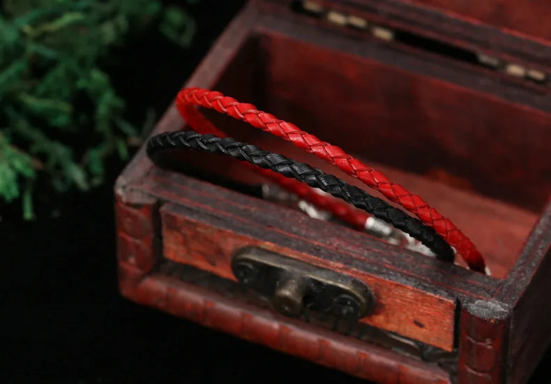 Artisan d'Asie Bracelets Tressés Tibétains Bracelet en argent sterling 925 et cuir tressé – Six Mantras & Vajra Pestle