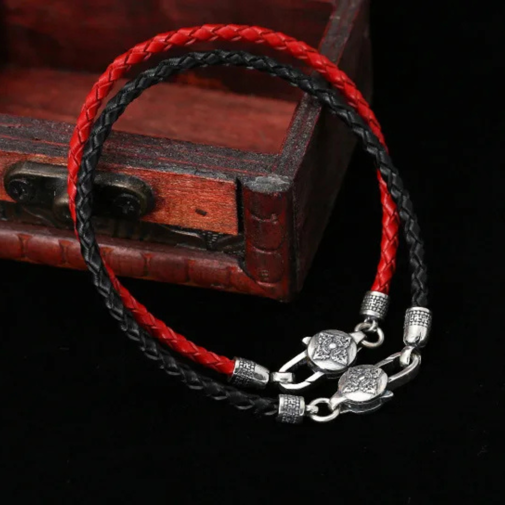 Artisan d'Asie Bracelets Tressés Tibétains Bracelet en argent sterling 925 et cuir tressé – Six Mantras & Vajra Pestle