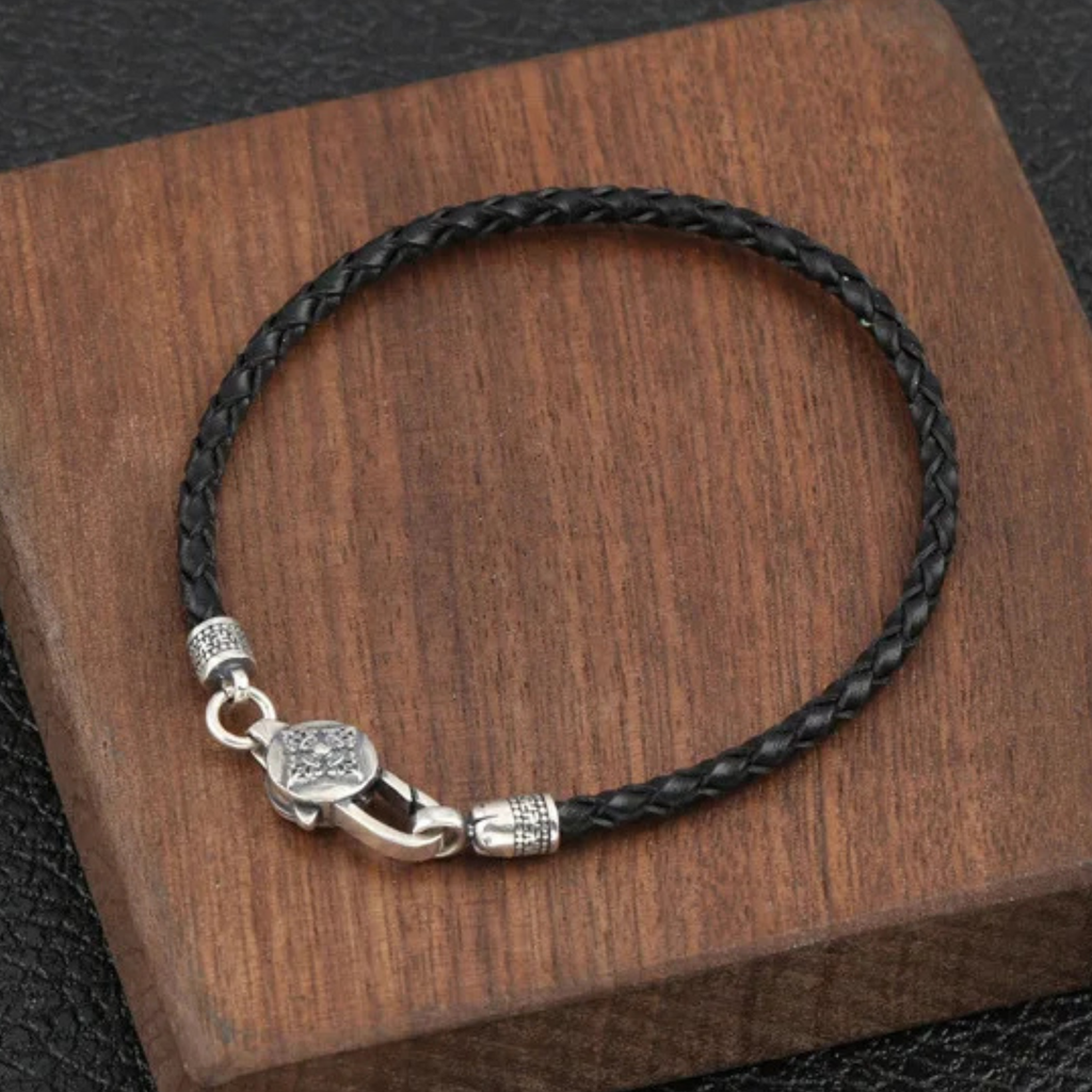 Artisan d'Asie Bracelets Tressés Tibétains Bracelet en argent sterling 925 et cuir tressé – Six Mantras & Vajra Pestle