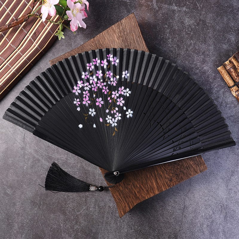 Artisan d'Asie Éventail Chinois Fleurs de Cerisier sur fond noir Éventail chinois en damas de soie et bambou