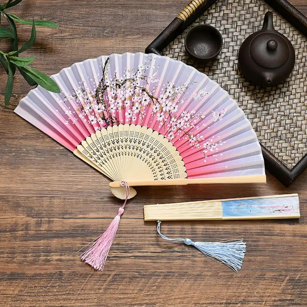 Artisan d'Asie Éventail Chinois Fleurs sur fond rose Éventail chinois en soie pure et bambou – Élégance artisanale