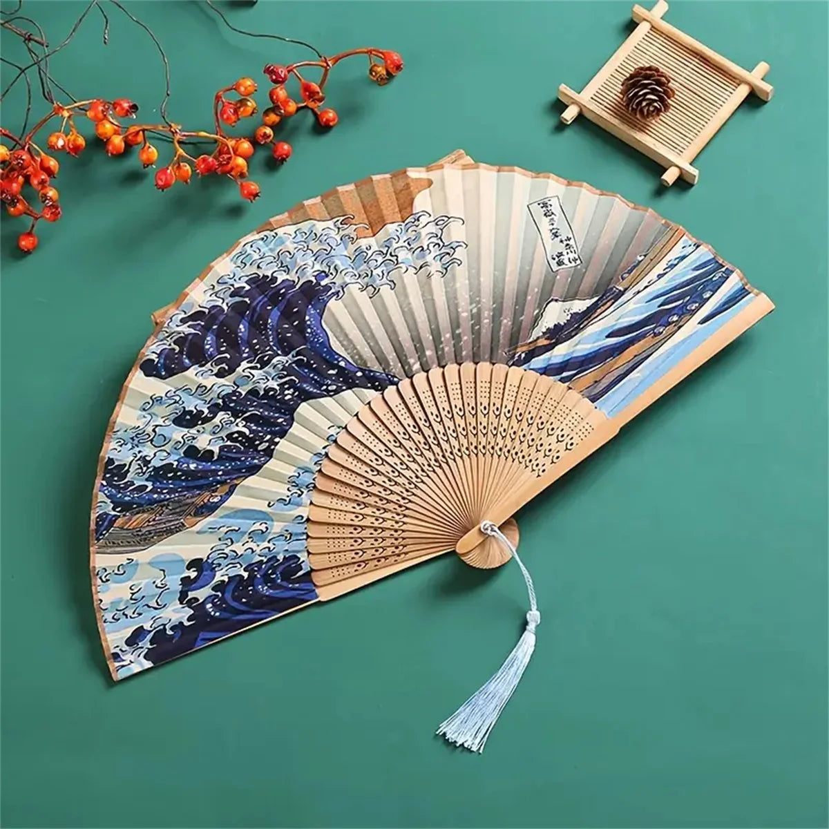 Artisan d'Asie Éventail Chinois La Vague de Kanagawa Éventail chinois en soie pure et bambou – Élégance artisanale
