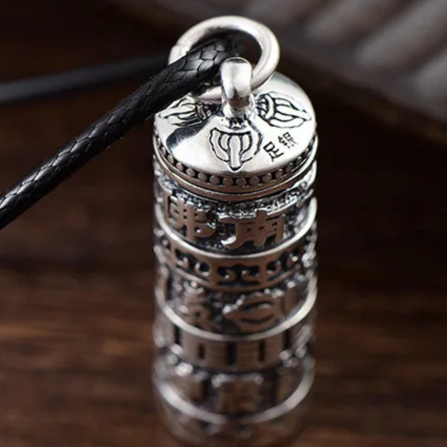 Artisan d'Asie Pendentifs & Amulettes Pendentif Moulin à Prière Tibétain en Argent Pur 990/1000