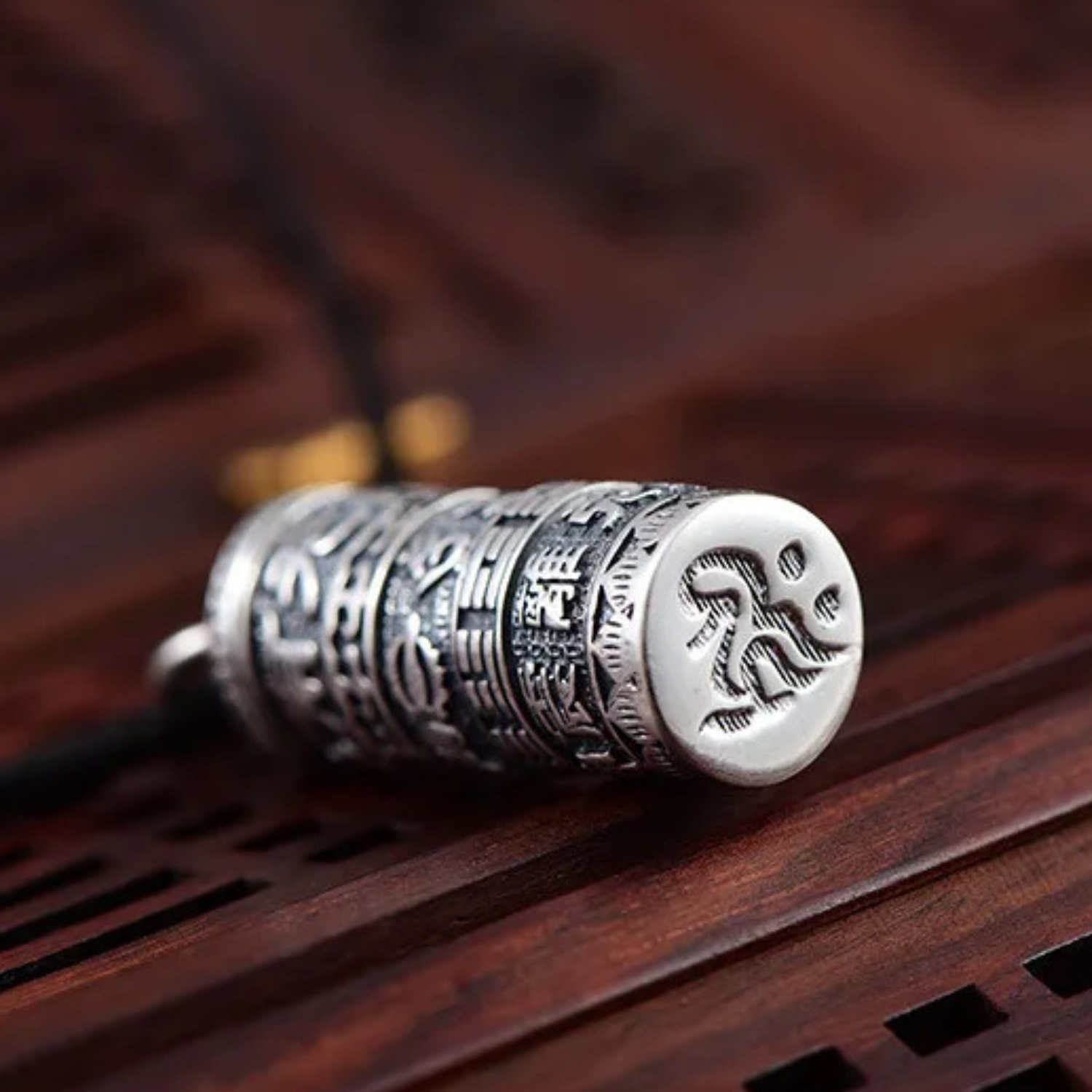 Artisan d'Asie Pendentifs & Amulettes Pendentif Moulin à Prière Tibétain en Argent Pur 990/1000
