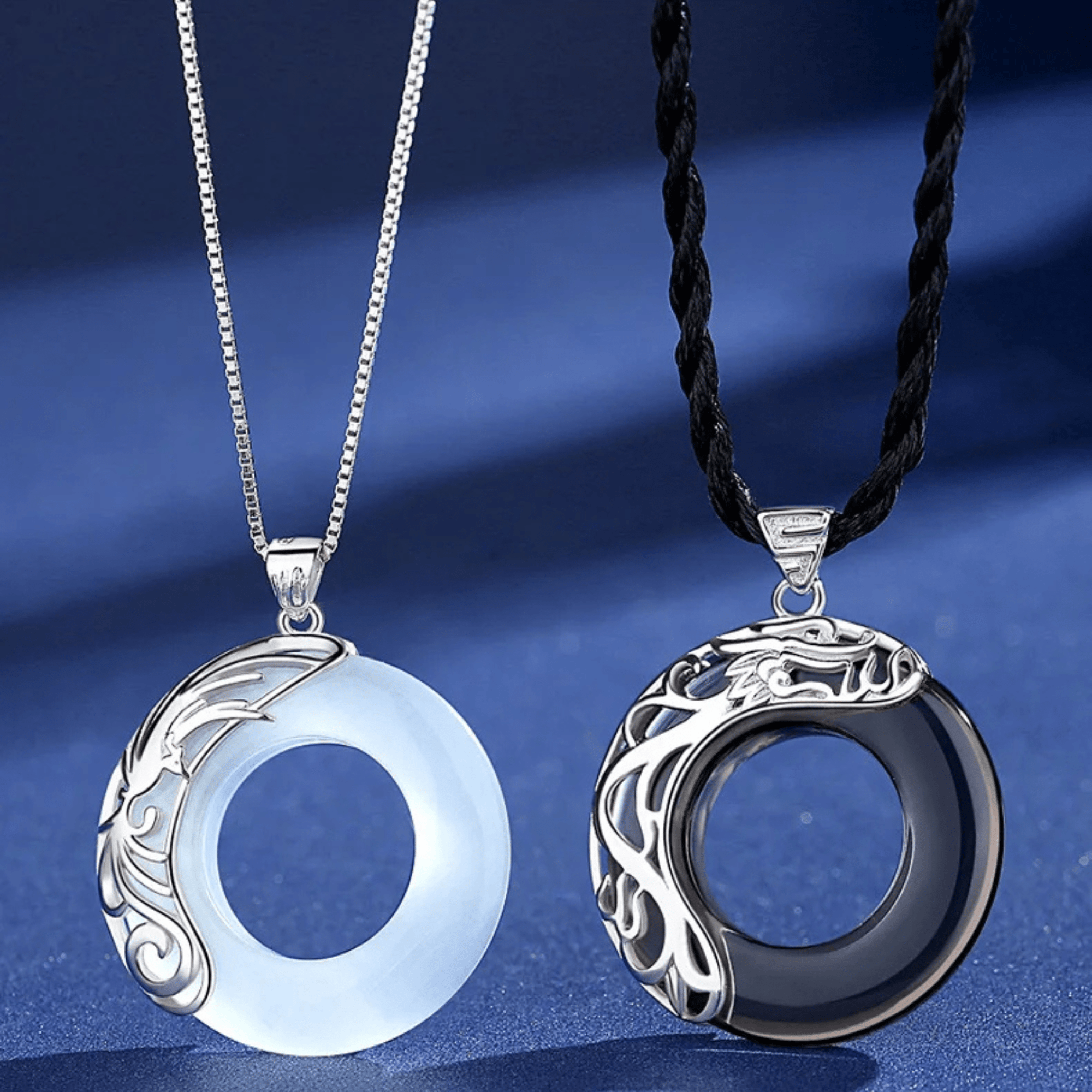 Artisan d'Asie Pendentifs & Amulettes Pendentif Rond Dragon en Obsidienne et Argent Pur 999/1000
