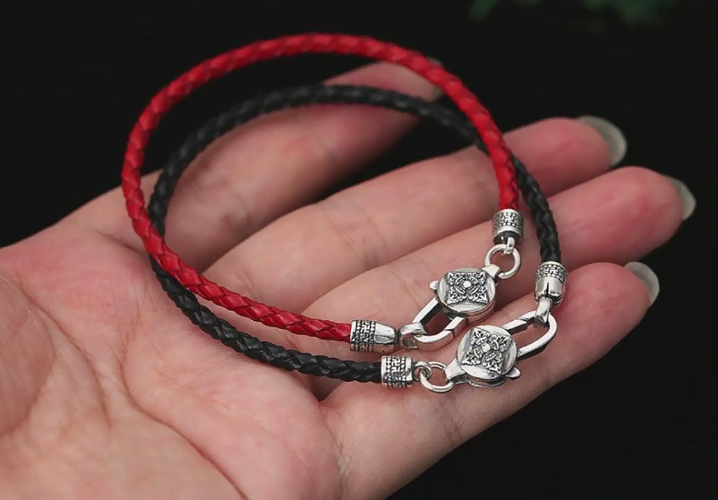 Bracelet en argent sterling 925 et cuir tressé – Six Mantras & Vajra Pestle