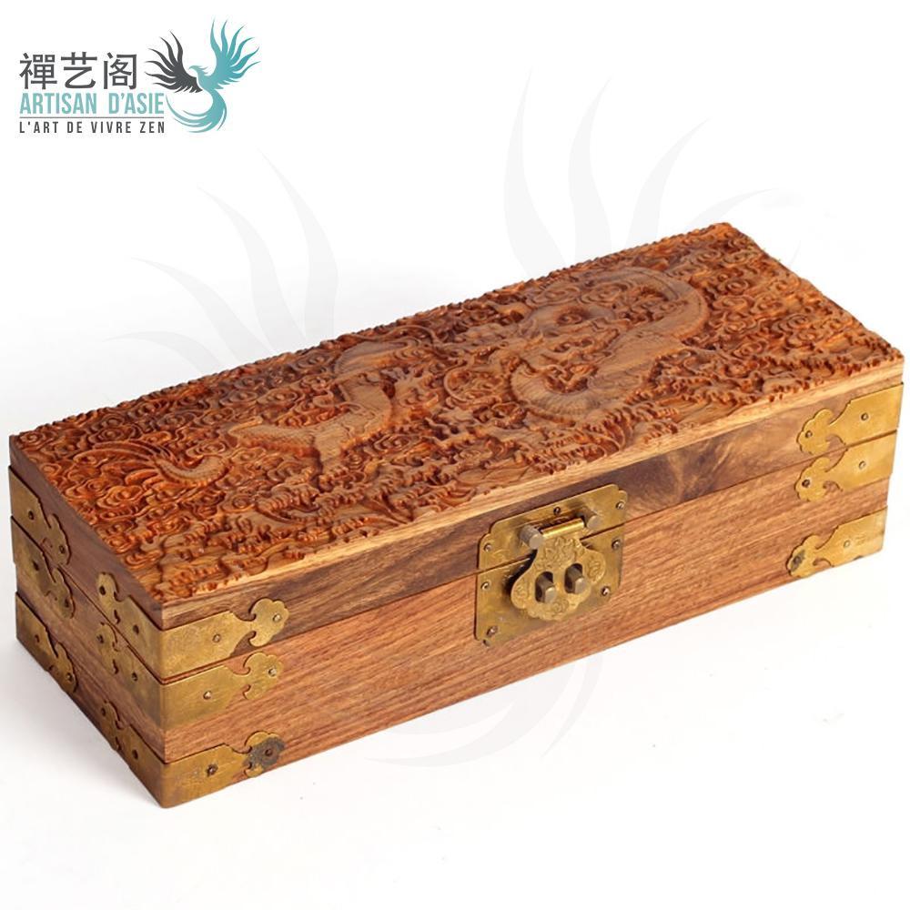 Caja con grabado dragón en madera de peral