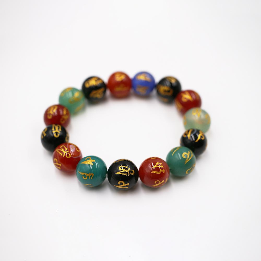 Bracelet mala en pierre d'agate colorée motif om mani padme hum Bracelets Malas Artisan d'Asie 