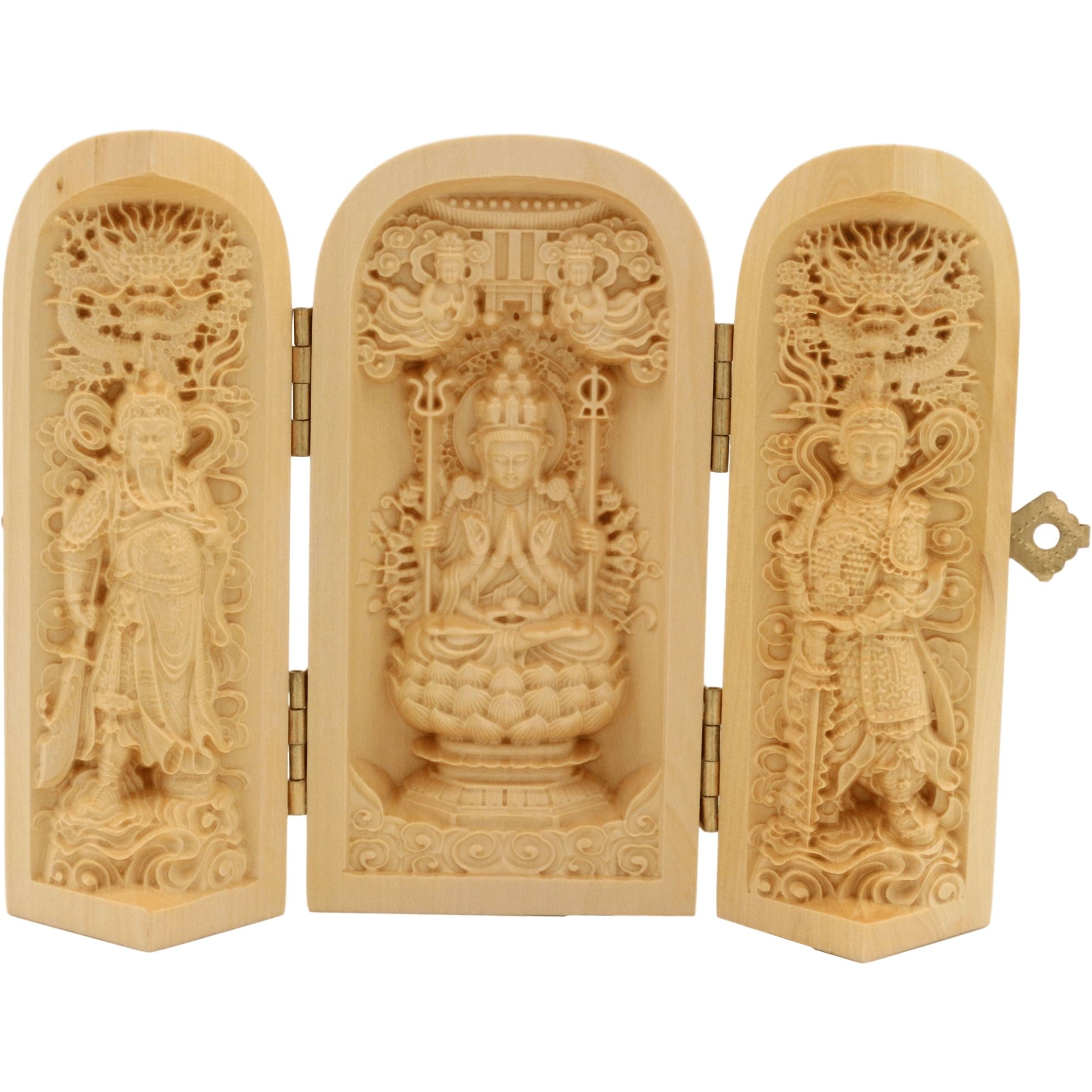 Cofrecito de 3 figurinas artesanales de madera - Bodhisattva Guanyin, Guan Yu y Skanda