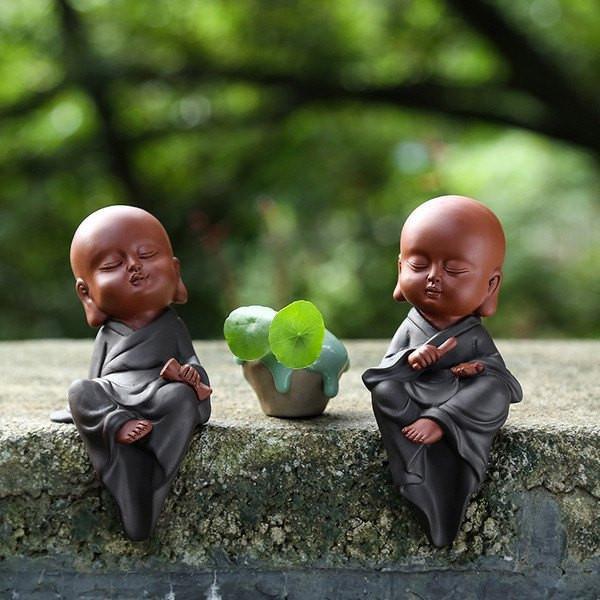 Statues décoratives de têtes de moines bouddhistes